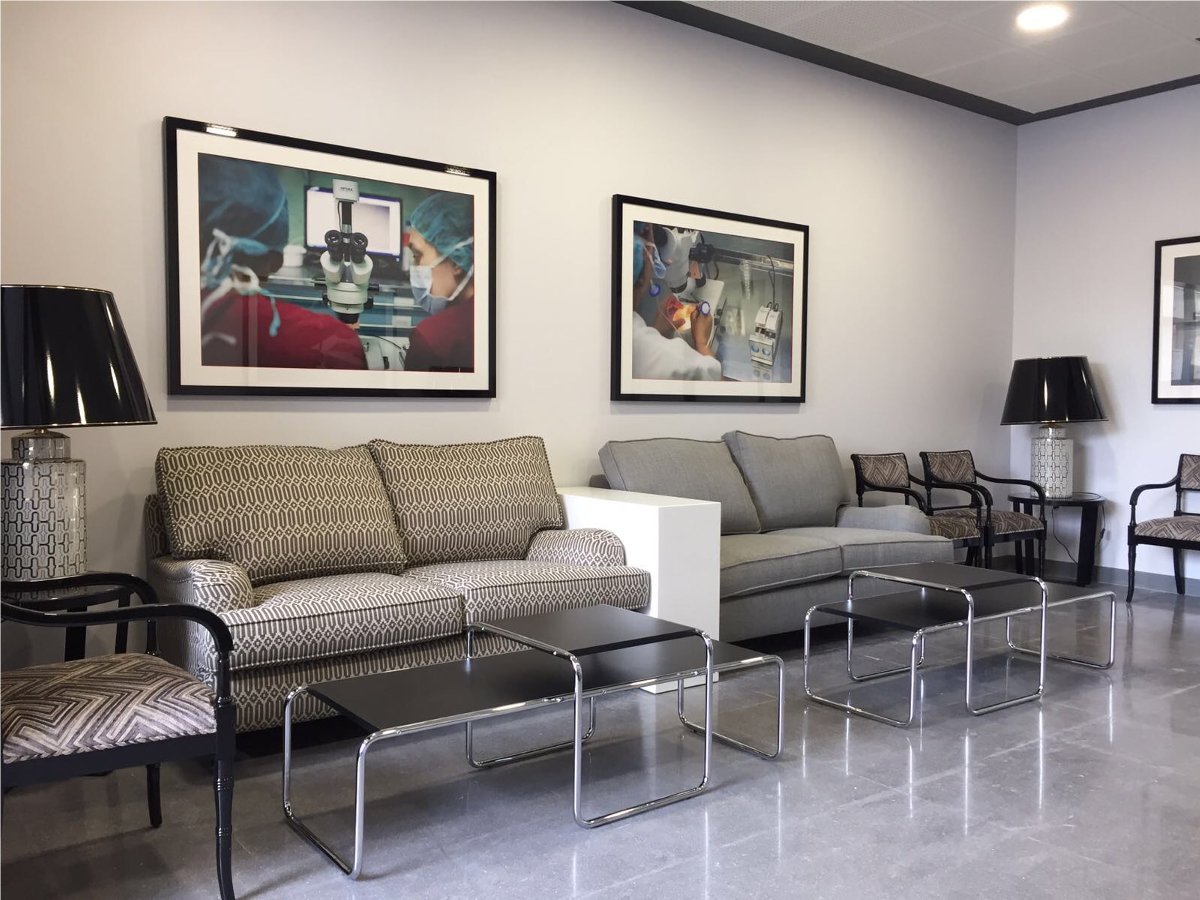 Sala de espera clínica Ginemed Huelva