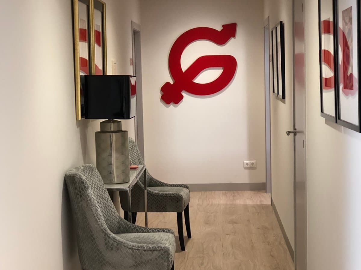 Sala de espera clínica Ginemed Madrid Centro