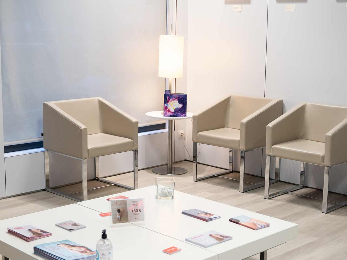 Sala de espera clínica Ginemed Bilbao
