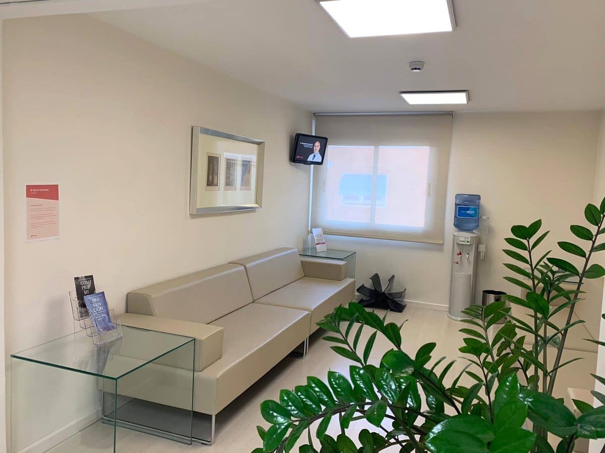 Sala de espera clínica Ginemed Valencia