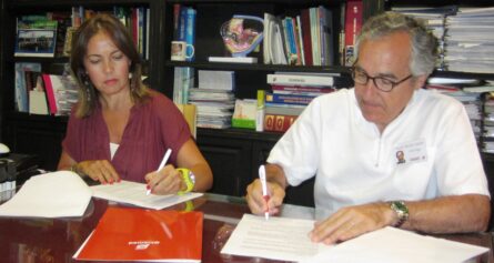 Firma acuerdo Fundación Ginemed, con la Asociación Andaluza de Hemofilia
